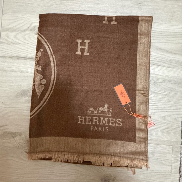 Scarf Hermes ,new with tag ‼️ - Picture 1 of 6